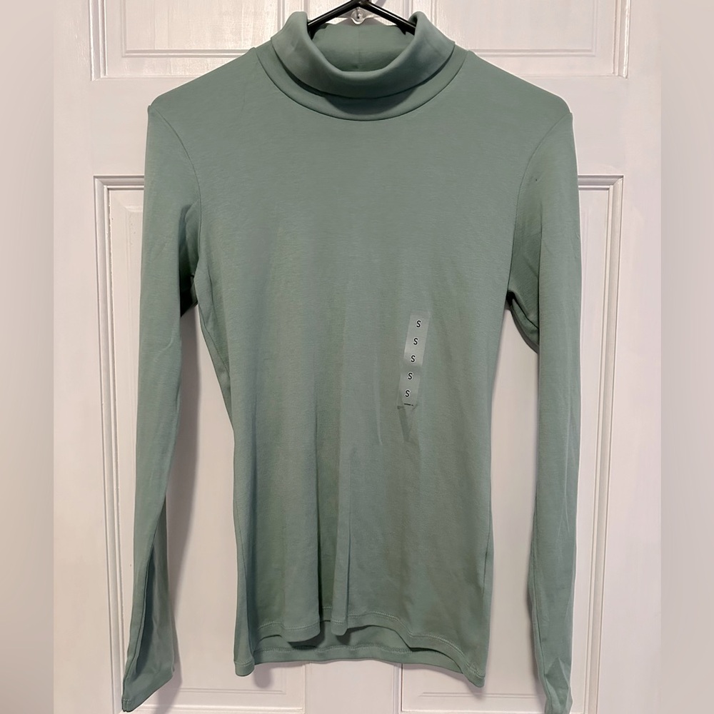 UNIQLO women’s Green Sweater